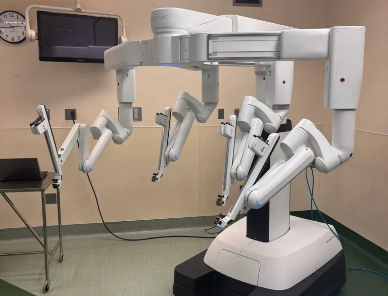 Confluence Health lleva un robot quirúrgico de última generación al centro-norte de Washington